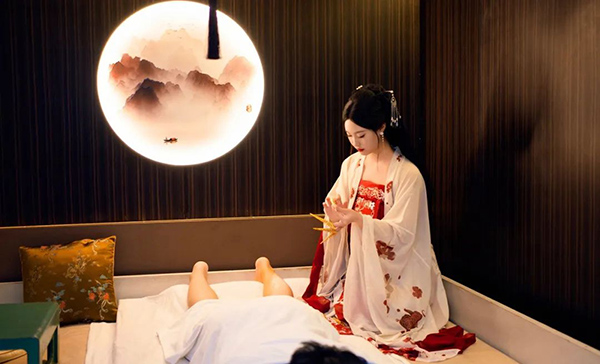 南通附近按摩电话-南通周边按摩服务电话，不超50字。